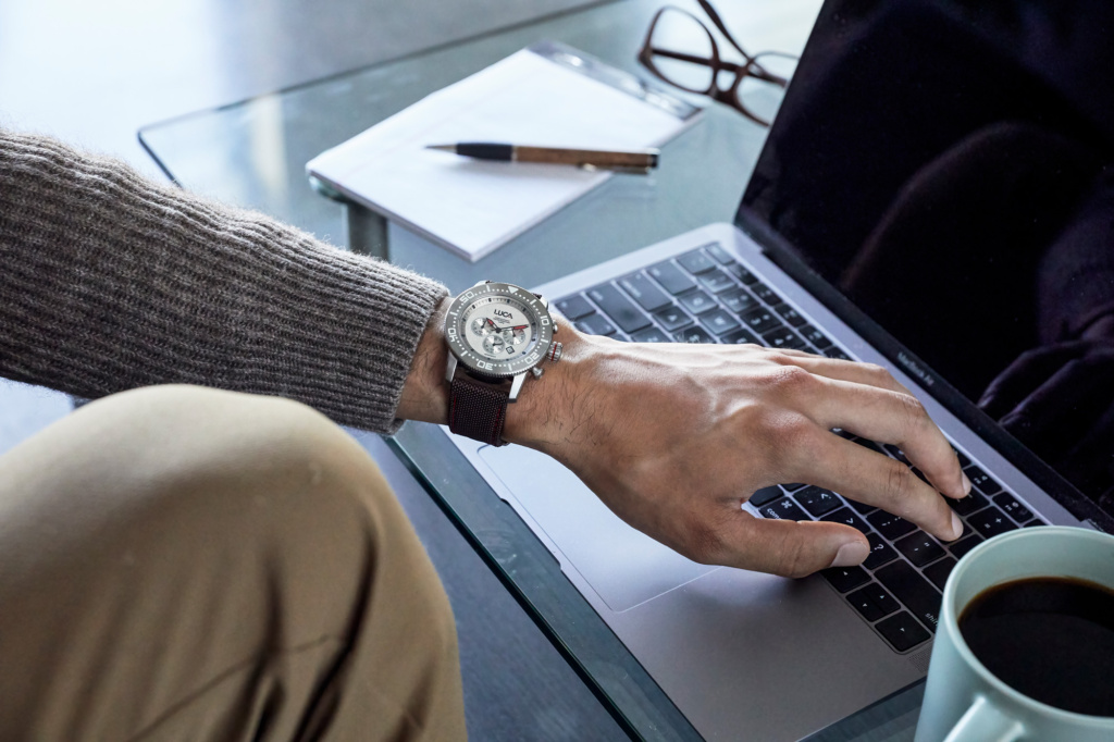 Workplace lifestyle image featuring the BR-1 pearl watch.